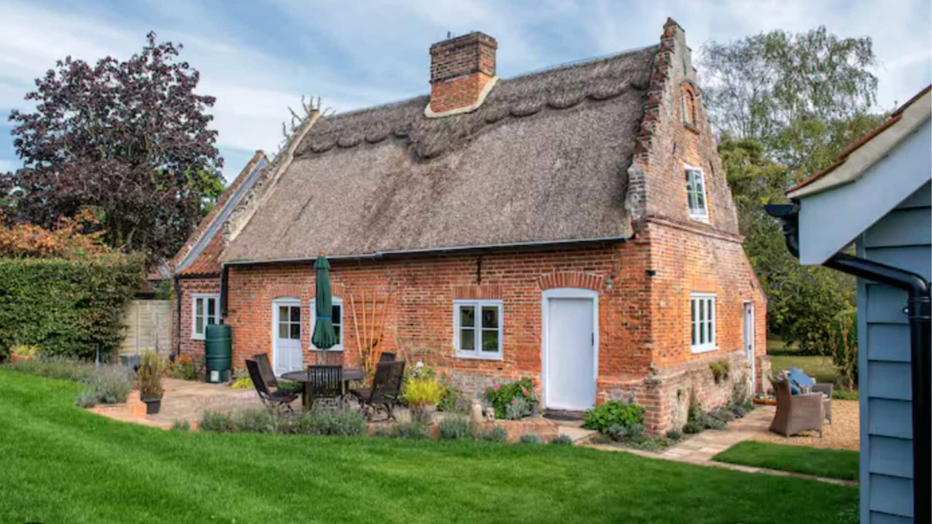 Thatched-Cottages-in-Norfolk-Broads