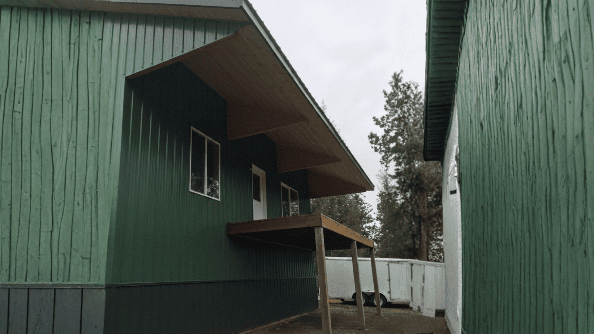 cantilevered-overhang