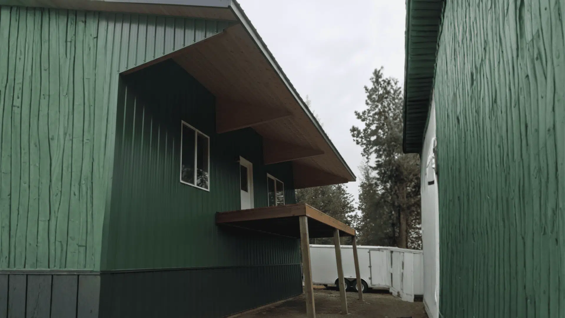 cantilevered-overhang