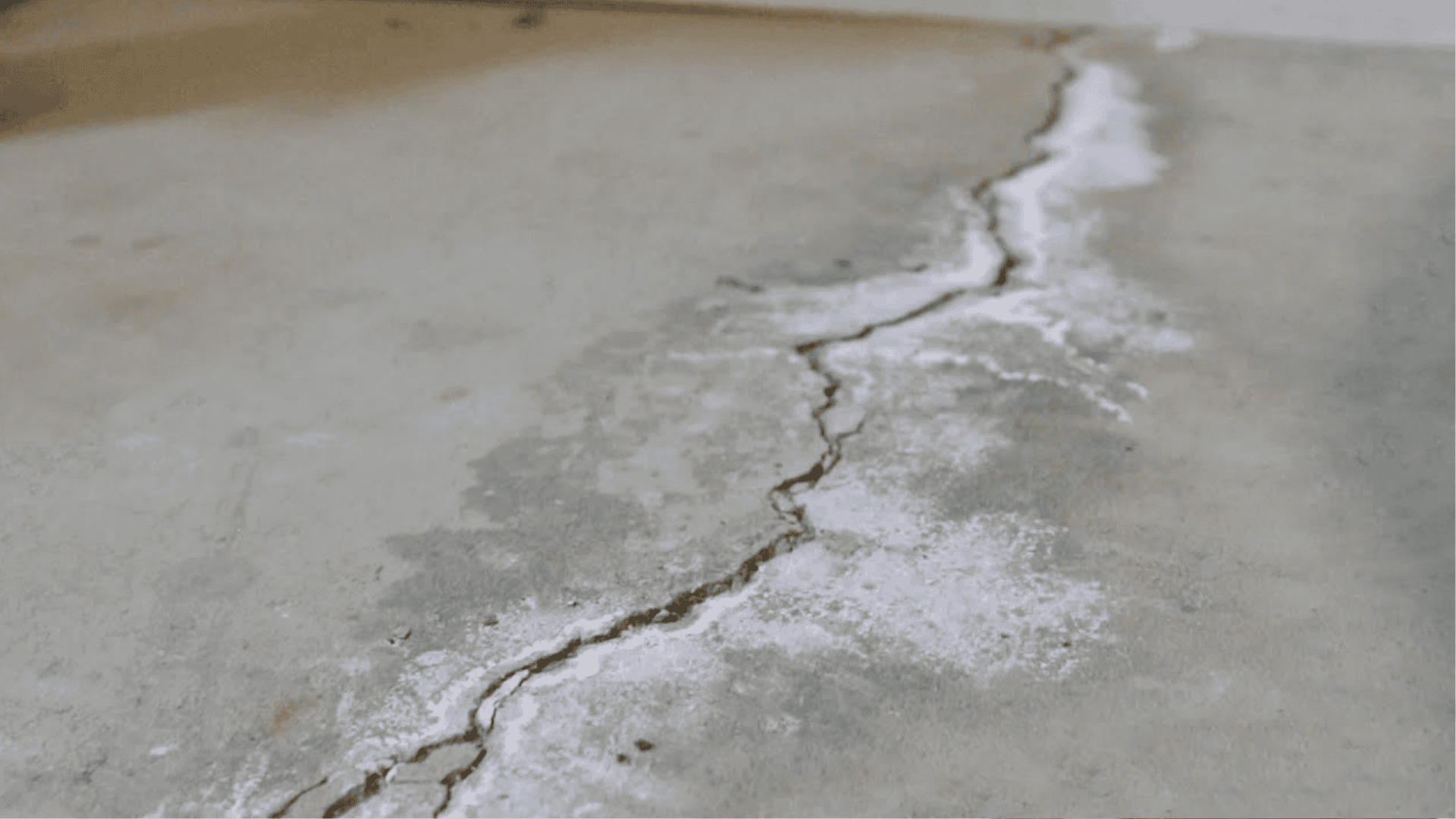 hairline-cracks-in-basement-floor